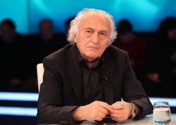 “Bomba” e Frrok Çupit: Në 6 dhjetor, në Tiranë mund të nisë Lufta e Tretë Botërore