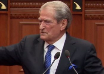 “Ju mbaroi koha”/ Berisha nuk përmbahet: Çfarë thua moj? Protestën tjetër do ta bëjmë në…