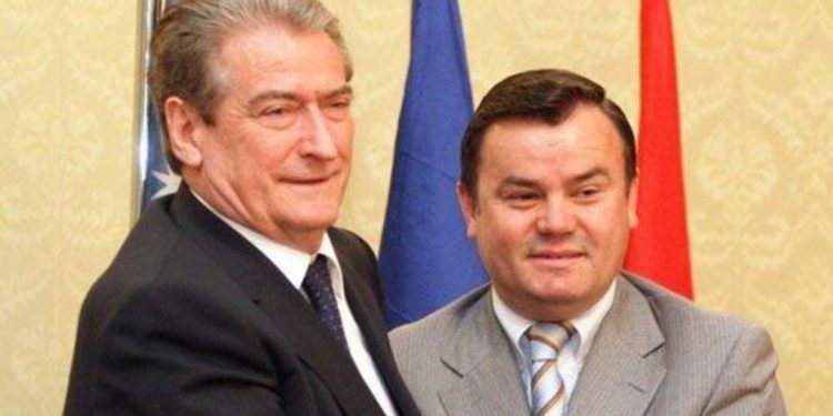 Nikoll Lesi, thirrje Berishës e Metës: Nesër mos u largoni pa rrëzuar Ramën, ose mos…