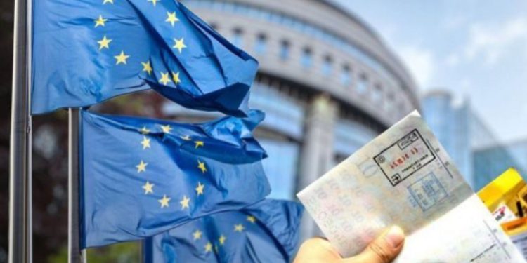 Lajm i shumëpritur për Kosovën! Bashkimi Europian pranon heqjen e vizave, vendimi…