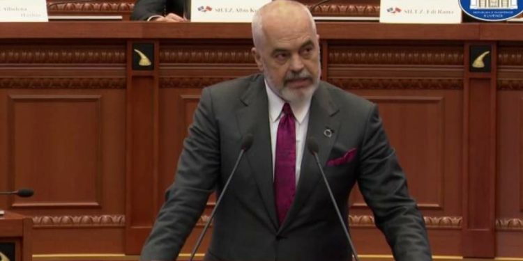 “Dy emra të mëdhenj mungojnë në këtë sallë” / Edi Rama gjatë fjalës së tij, papritur kujton…