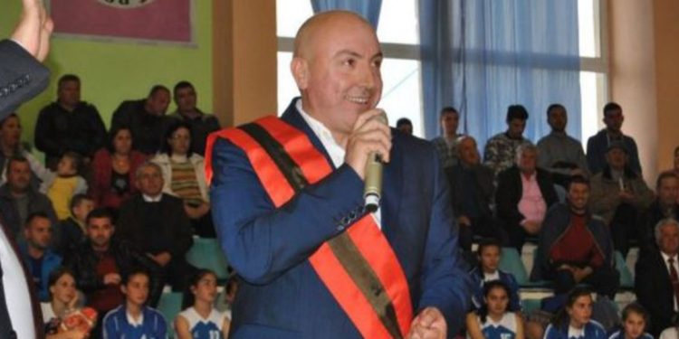 PD-ja e përçarë/ Tërhiqet nga gara e “Primareve” kandidati demokrat, kush është…