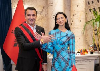 Mori nënshtetësinë shqiptare, betohet këngëtarja Dua Lipa, Veliaj: Jam krenar që…