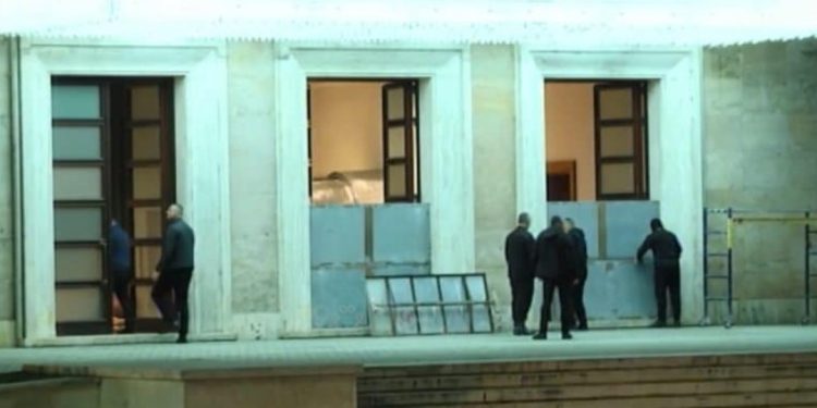 Sot protesta e thirrur nga Sali Berisha, Kryeministria po “blindohet” me…