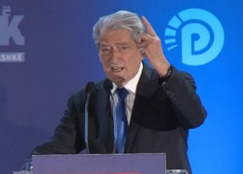 Pas 30 vitesh, Berisha del ende në protestë me thirrjen “vdekje komunizmit”, është njësoj…