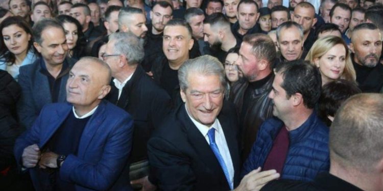 Deputeti i PS: Protesta për interesat personale të Berishës, në fund ai kishte frikë nga…