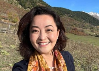 Ambasadorja Kim në malet e Dibrës, viziton vendlindjen e Skënderbeut: Mësova si bëhen…