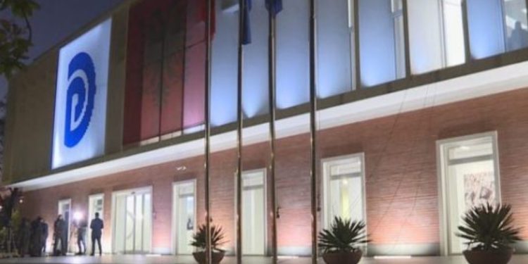 Pas Grida Dumës një tjetër deputete po mendon largimin: Nuk e gjej më veten në PD, nuk jam…