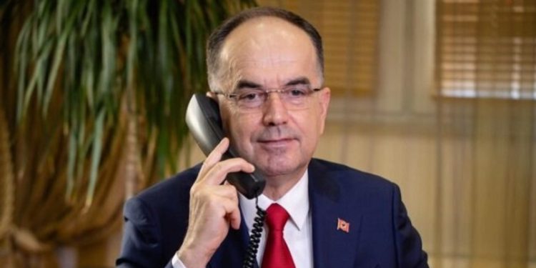 Përmbytje dhe stuhia “pushton” Shqipërinë, Presidenti Begaj telefonatë urgjente me…