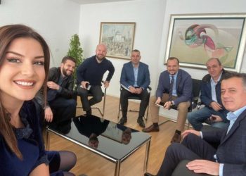 Grupi i Berishës “tallet” me të përmbyturit: Javë të mbarë miq dhe me mot…