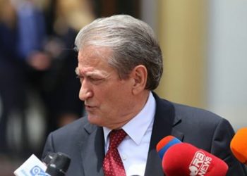 Saliu nuk pyet as për festa/ Takimi Rama-Kurti, Berisha i ashpër: Të kishin vendos sfond të zi për…