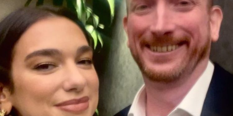 Ambasadori britanik poston foto me Dua Lipën, ka një kërkesë speciale për Shqiptarët…