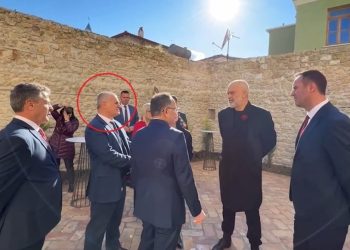 Pas sherrit në Kuvend/ Edi Rama dhe Bujar Leskaj “bëjnë paqe”, ja çfarë ndodhi sot në Vlorë…