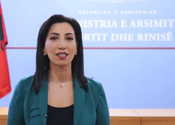 Përmbytjet në vend, Ministrja Kushi në mbrëmje zbulon vendimin: Mbyllen shkollat edhe…