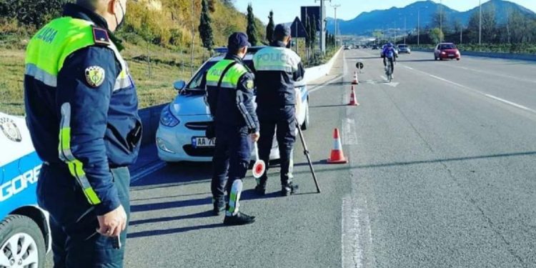 Policia bën kërdinë! Hiqen 250 patenta, “goditen” rastet ku shoferët tentuan që…