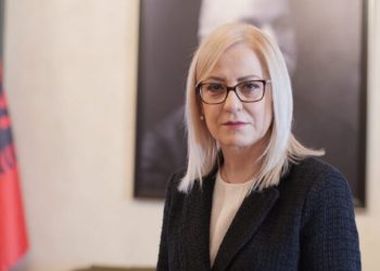 Lindita Nikolla uron festën e Krishtlindjes: Ja mesazhi për Shqiptarët…