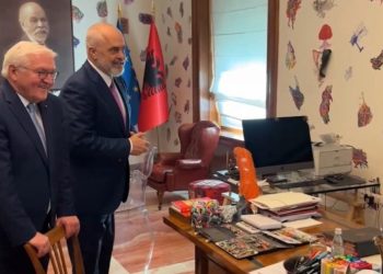 “Të gjitha janë të tuat”/ Presidenti gjerman takohet me Ramën, i bien në sy menjëherë…