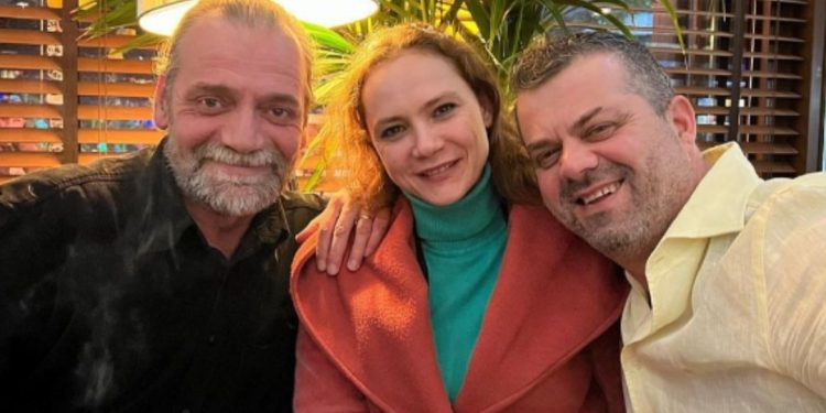 Si po shkojnë përgatitjet? Rikthimi i “Njerëz dhe Fate”, “Flori” ndan foton me Erën dhe…