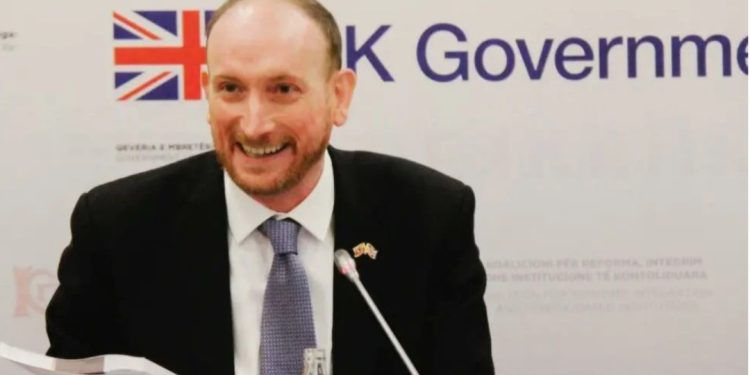Ambasadori britanik në Shqipëri: Ne kemi nevojë në Angli për punëtorë, por jo…