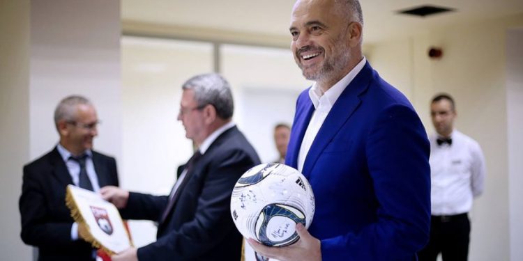 Edi Rama shkruan për fitoren e Messit: Mbreti i futbollit në tokë, fitoi vetëm me ndihmën e…