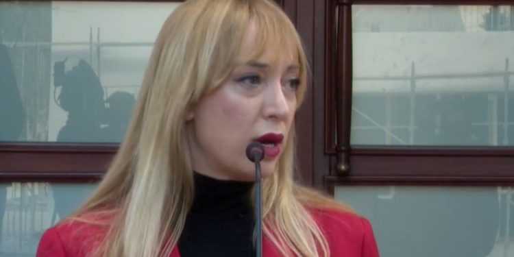 Nuk po shitet vaji i ullirit? Ministrja e Bujqësisë: Fermerët kanë mbjellë pa planifikim…