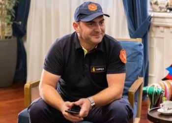 Zjarrfikësi që shpëtoi dy vajzat e vogla nga flakët: Një ditë më pas u bëra me djalë…