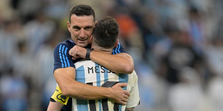Scaloni nuk heq dorë nga Messi: Shpresoj të qëndroj, e dua për një tjetër…