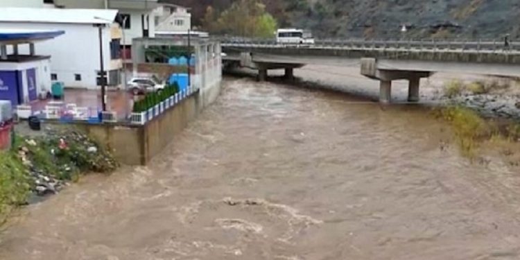 Përmbytjet në vend/ Ministria e Mbrojtjes jep lajme të mira: Situata në terren është…