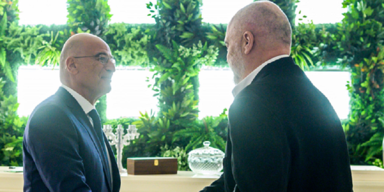 Ministri grek publikon foto nga dreka me Kryeministrin Rama: E kishte shtruar për…