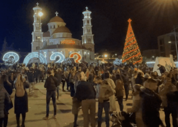 ‘Rezervohet’ e gjithë Korça, dyndje e madhe për festa në “Qytetin e Serenatave”! Dita…
