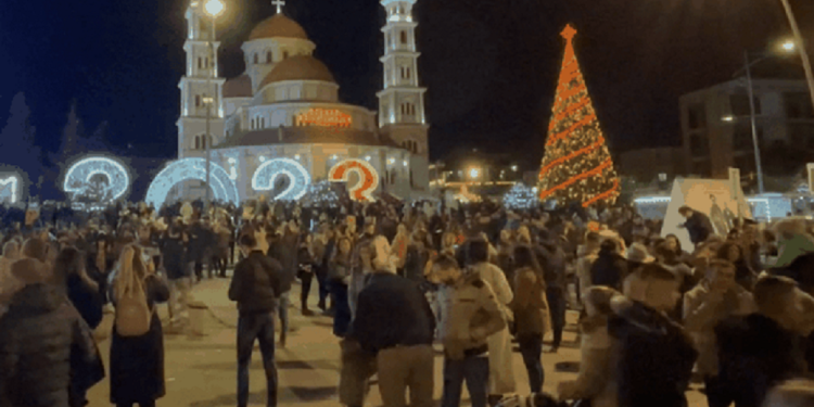 ‘Rezervohet’ e gjithë Korça, dyndje e madhe për festa në “Qytetin e Serenatave”! Dita…