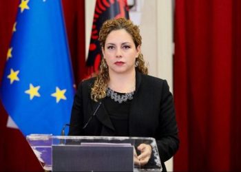 “Dënojmë sulmet serbe në Kosovë”/ Reagon urgjent ministrja Xhaçka: Të hiqen menjëherë…