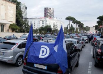 “Nuk do të lëvizni me mjete por në këmbë”/ Policia nxjerr vendimin: Ja kush preket nga “zona e kuqe”…