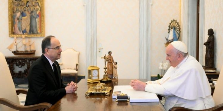 Presidenti i Shqipërisë, Begaj: I bëra kërkesën “speciale” Papa Françeskut! Duhet të njohë…