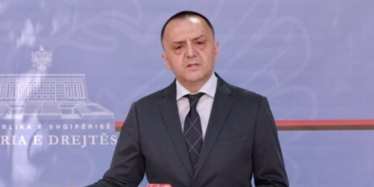 “Kompjuteri nuk njeh mik!”/ Kadastra vjen me shërbim të ri: Brenda 48 orëve, merr…