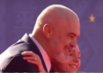 Një miqësi e vërtetë! Shtrëngim duarsh e përqafime, si e priti Rama kryeministren finlandeze…