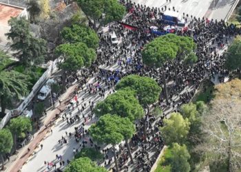 Pamjet me dron/ Shikoni pjesëmarrjen në protestën e Berishës ditën e Samitit të BE-së…