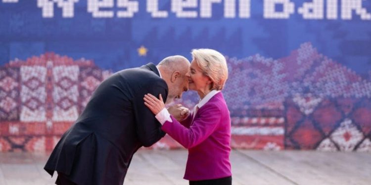 I puth dorën Von der Leyen, Rama bën “gjestin” mirënjohës ndaj Presidentes së KiE…