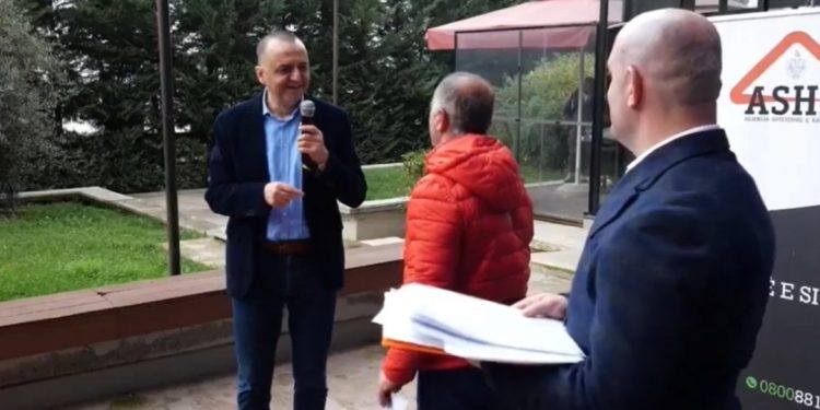 Banorët e Kombinatit marrin legalizimet, Lame: Vendimi i ri i Qeverisë për ndërtuesit do të…