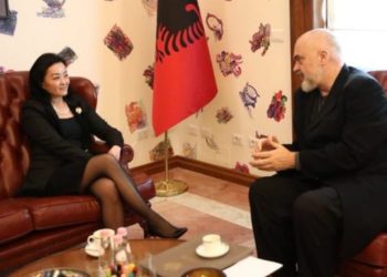 Yuri Kim papritur i shkon në zyrë Ramës, Ambasada e SHBA zbardh çfarë diskutuan…