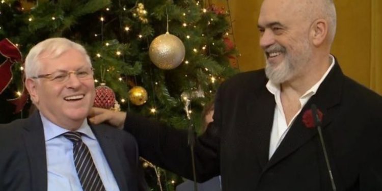 Rama, mirënjohje për mjekun që i stabilizoi tensionin me “karamele”: I thashë u plaka, më tha…