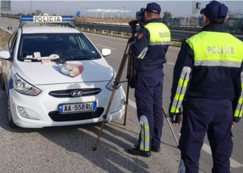 I kërkoi lekë shoferit për të mos i vënë gjobë, Rrumbullaku “firmos” vendim e papritur për Policin…
