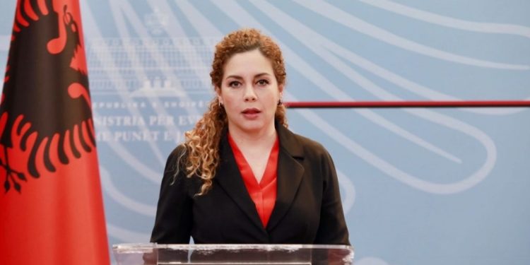 “Jemi të shqetësuar”/ Ministrja Xhaçka ndan mesazhin e rëndësishëm: Njofton…