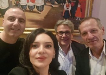 Iku nga Partia e Lirisë, deputeti shkodran shfaqet i qeshur në krah të Spiropalit…