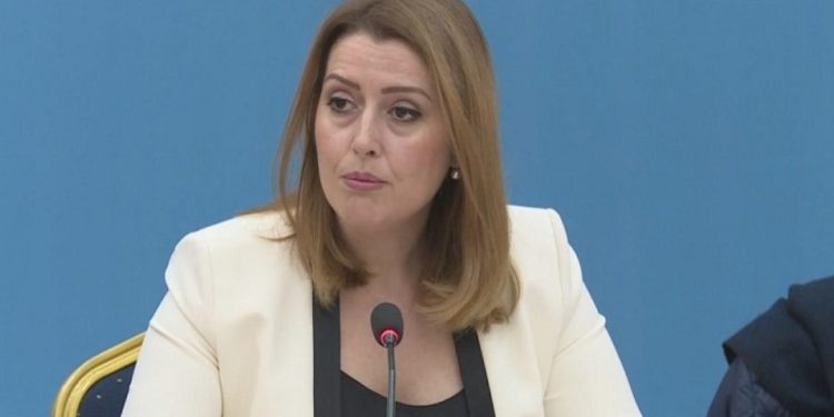 “Në gatishmëri 24 orë në 24”/ Ministrja Manastirliu jep njoftimin e rëndësishëm…