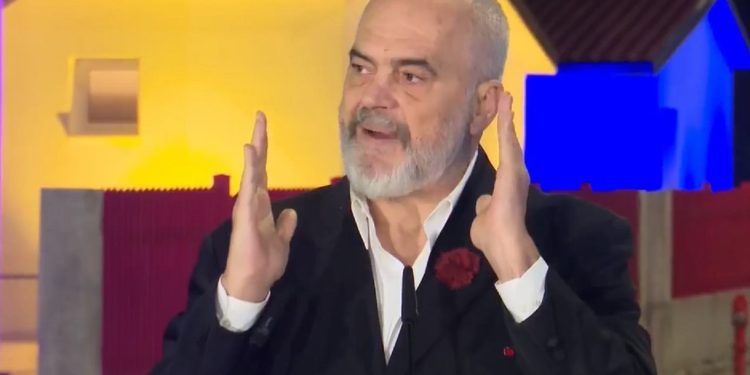 Shembja e pallatit në Kombinat/ Rama: Ne u dalim për zot njerëzve, u japim…