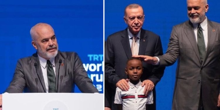 Samiti në Turqi, Rama ndan albumin e fotove, krah Ergoganit prek në kokë vogëlushin…