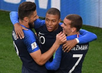 “Dhuratë” për Argjentinën/ Alarmohen te Franca, dëmtohet ylli i Kombëtares para finales