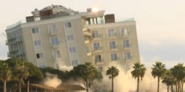 Hidhet në erë me 70 kg tritol “Prestige Resort”. Shikoni VIDEO momentin e shembjes