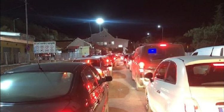 Radhët e gjata në dogana për festat e fundvitit, flet Ambasadorja e Greqisë: Do ta…